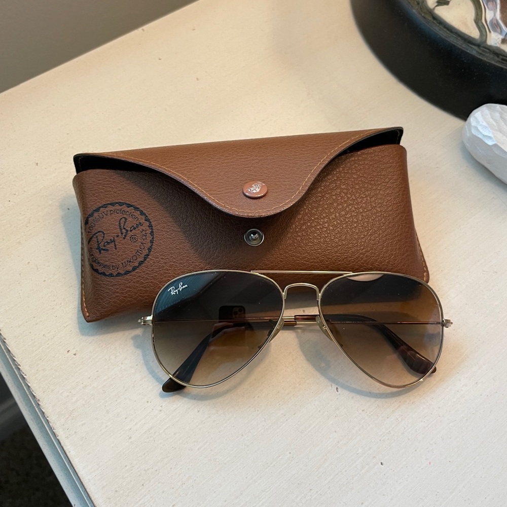 Ray-Ban Aviators - image 3